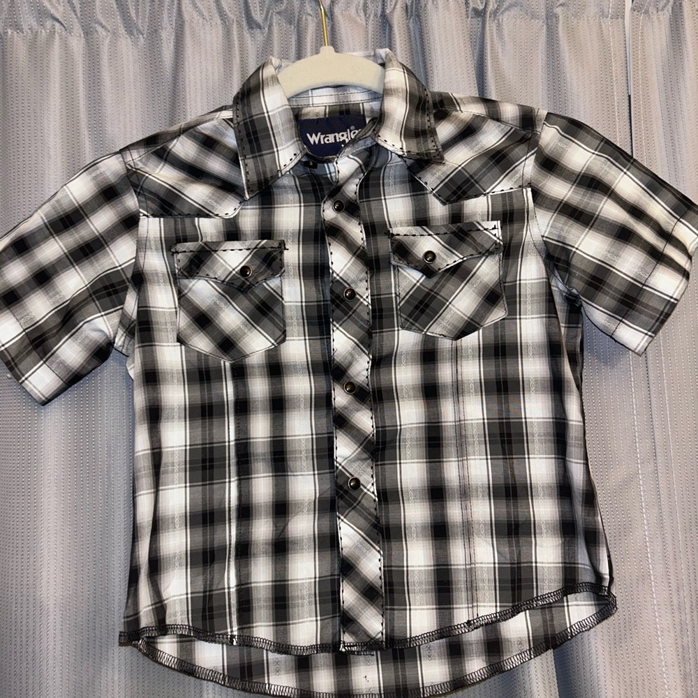50%offw❤️ Wrangler black pearl Snap Down
Short Sleeve plaid Boys Size XS